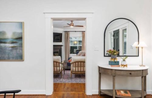 Lodi House | Grape Escape Inn & Suites