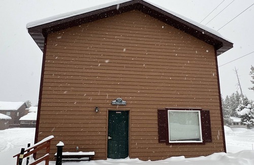 West Yellowstone Cabin | Grayling Creek Cabin: the Crisp Montana air, the Scent of Pine, and Deep Sleep