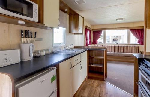 Walton on the Naze House | Great 6 berth caravan for hire at Naze Marine in Essex ref 17111P
