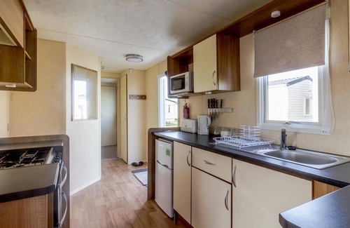 Walton on the Naze House | Great 6 berth caravan for hire at Naze Marine in Essex ref 17111P