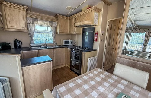 Great Yarmouth House | Great 6 berth caravan for hire at Cherry Tree Holiday Park in Norfolk ref 70801C