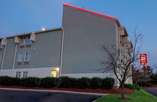 Saugus House | Great Amenities & Convenient Location! FREE Parking, Minutes to Quincy Market!