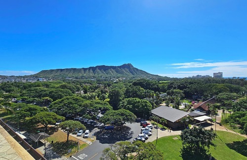 Diamond Head - Kapahulu - St. Louis Apartment | Great Corner Studio with Diamond Head & Park views, 2 mins walk to Beach!
