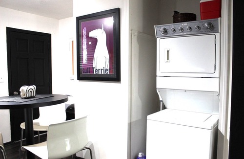 McDonough Apartment | Great Extended Work Stays-Pet-Friendly Cozy 2BR, Driveway Parking, 30M from Downtown Atlanta