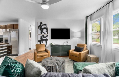 Shawnee House | Great for Families Sleeps7 15 Mins to KC+WiFi