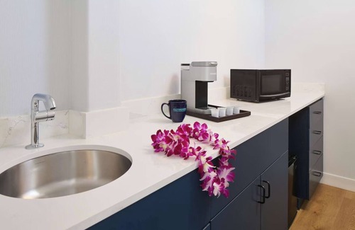 Waikiki Hotel | Great for Groups! 3 Comfortable Units, Near to Honolulu Zoo!