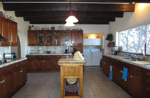 West Alameda House | GREAT FOR SMALL GROUPS OR FAMILIES - ONLY 5 MILES TO PLAZA!
