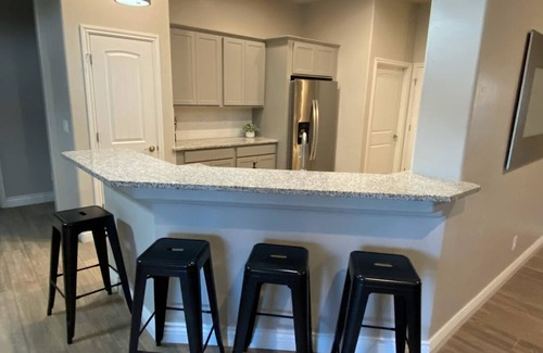 Kingman House | Great for traveling for work or a vacation. Spacious 4-bedroom house in Kingman