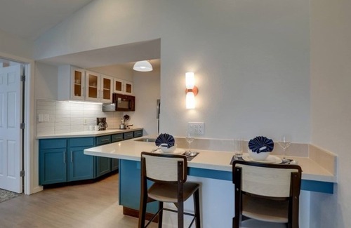 Sunnyvale Hotel | Great Games at Twin Creeks Sports Complex! Pets Allowed, Swimming Pool!