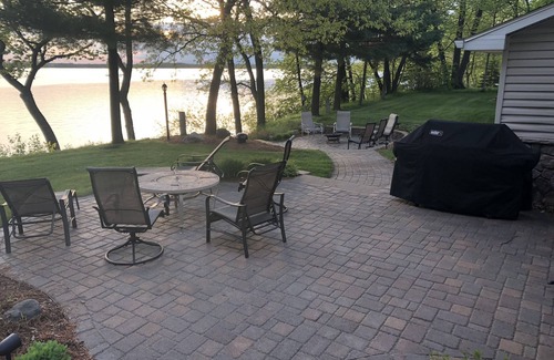 Sunburg House | Great Lakefront Property with Amazing Sunsets!