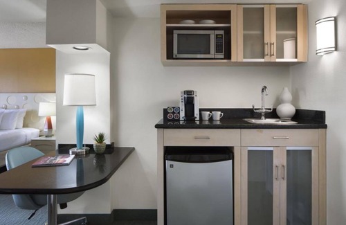 Waikiki Hotel | Great location! 3 Modern Units Near Kaimana Beach, Pool, Parking