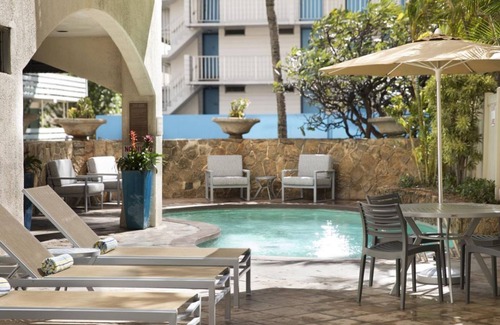 Waikiki Hotel | Great location! 3 Modern Units Near Kaimana Beach, Pool, Parking