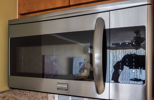 McCully - Moiliili Condo | 🤩Great location🤩 8 guests~same floor (15)~ ✅ 2 studios ✅ free parking