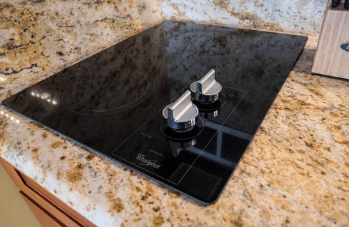 McCully - Moiliili Condo | 🤩Great location🤩 8 guests~same floor (15)~ ✅ 2 studios ✅ free parking