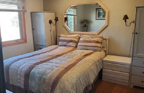 Mammoth Lakes Villa | Great location, just minutes walk to The Village center and just down the road from Canyon Lodge.