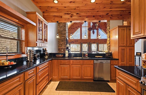 Beech Mountain House | Great Location, Spacious Custom Built, Club Member, Walk To Resort