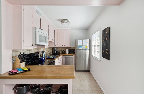 Sunset Point House | Great Location, Vintage and Fun Folly Vacation 120 Unit B