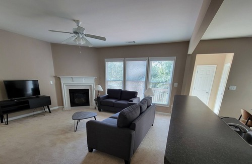 Suwanee House | Great looking property for rent and in prime location!