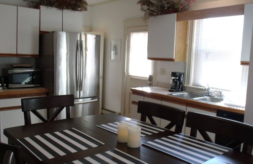 Portsmouth Apartment | Great Price, Very Classy 1 Bed Room Apt in a House Near Downtown Portsmouth