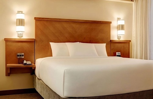 Gwinnett Place Hotel | Great Relaxing Overnight Stay! Free Parking! Close to Gwinnett Place Mall!