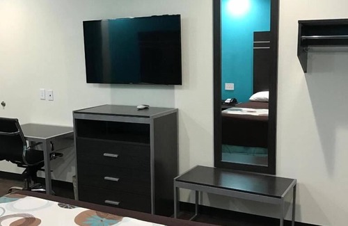 Spring Hotel | Great Relaxing Overnight Stay! Comfortable Unit! Close to ExxonMobil Campus!