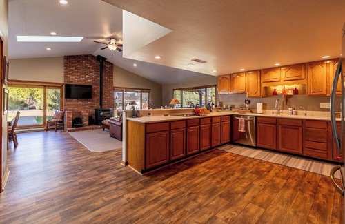 Shell House | Great Shell Wyoming Escape- open concept living space, base of the Bighorn Mountains!