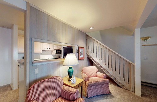 Warm Springs Condo | Great Ski Condo w/Pool and Hot Tub Access - Walk to Lifts