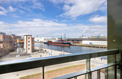 Wismar Apartment | Great south-facing harbor apartment with a direct view of Wismar's old harbor