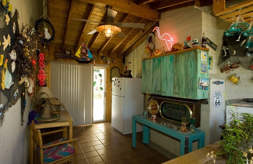 Twentynine Palms Apartment | Great studio apt with beautiful Palm tree motif