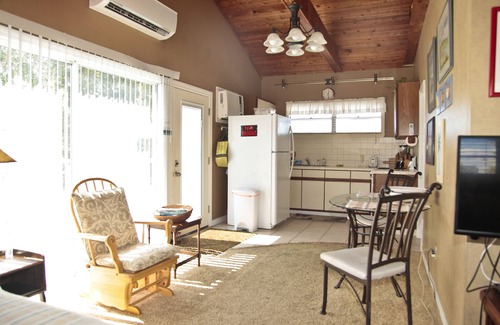 Clearwater Beach Apartment | Great Studio - Under 2 minute walk to beach where dogs are welcome