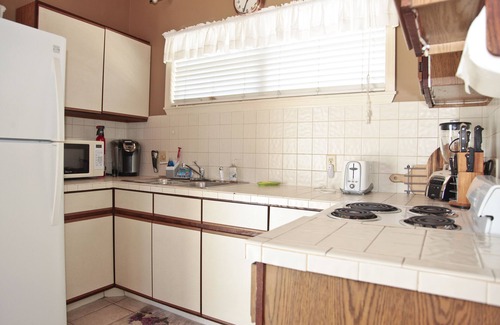 Clearwater Beach Apartment | Great Studio - Under 2 minute walk to beach where dogs are welcome