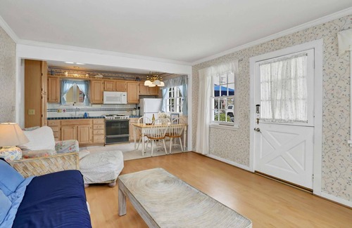 Balboa Island Cottage | Great Value! Classic Cottage on Balboa Island, Walk to Beach/Marine Ave, Corner Lot, Spacious Patio