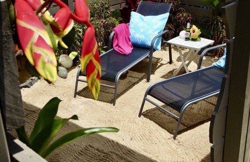 Muri Apartment | Great Value steps from Muri Beach with Kayaks, Paddle Boards, Pool, Free WIFI !