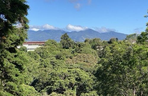 Roble Apartment | Great view of the mountains while in San Jose.