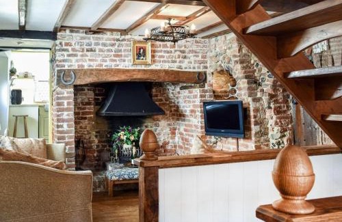 Wingham House | Great Walks & Local Pubs, Pets welcome & Free parking 10 minutes from the city centre