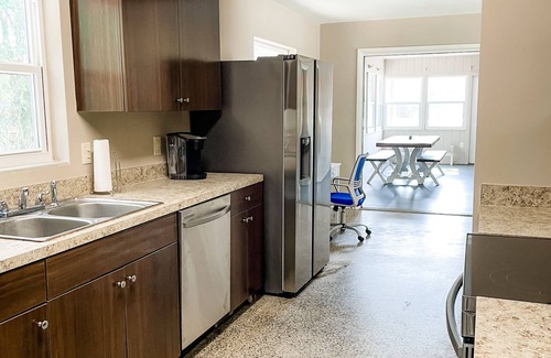 Gainesville House | Greater Gator Gainesville - 4/3 steps to UF Campus