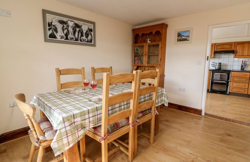 Pant-y-Dwr Cottage | GREEN COTTAGE, pet friendly, character holiday cottage in Rhayader