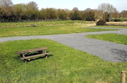 Kingswood Cabin | Green Dragon and Kitchen Pod - Sleeps 2 & Parking