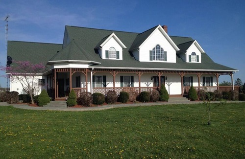 Odon Apartment | Green Gables 2 Bedroom Basement aprtmt, sleeps 8, ktchn, lvng rm, private ent.