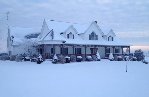 Odon Apartment | Green Gables 2 Bedroom Basement aprtmt, sleeps 8, ktchn, lvng rm, private ent.