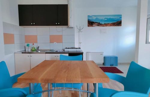 Buzdohanj Apartment | Green house