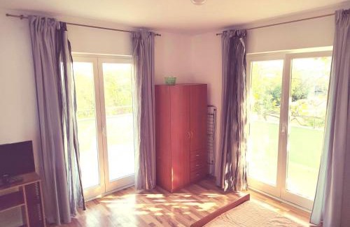 Buzdohanj Apartment | Green house