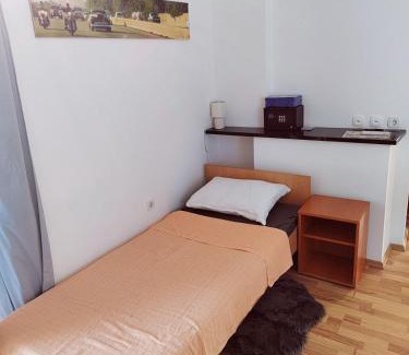 Buzdohanj Apartment | Green house