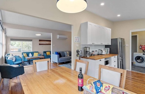Wentworth Falls House | Green Leaf Retreat/PETS ALLOWED/FREE PARKING/CLOSE TO KATOOMBA & BLUE MOUNTAINS!