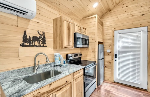 Cosby Cottage | Greenbriar Place, Pickleball Court, Creek, WIFI, Mountain Views, Starting at $79