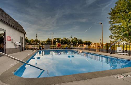 Owensboro Hotel | Greenfield Inn & Suites Owensboro, KY Airport