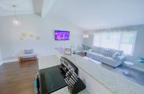 Huntsville House | Greenleaf (HSV) · 「Greenleaf」Stylish & Bright 4 bd/3 ba Vacation