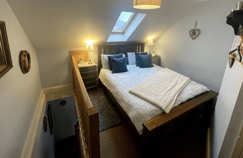 Mullaghbawn Cottage | Greenvale cottage with garden view