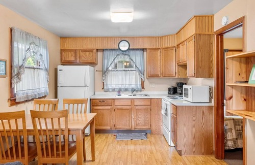 Green Lake Cottage | Greenway Log Cottage - 1