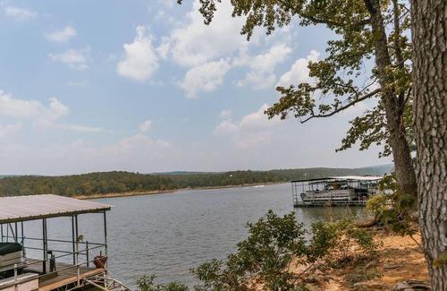 Edgemont House | Greers Ferry Lakefront Home w/ Deck, Fire Pit & MORE!